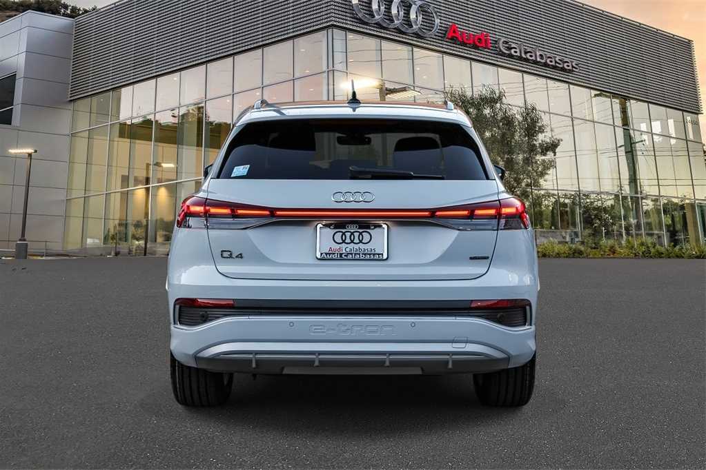 Thumbnail: 2024 Audi Q4 e-tron - 3