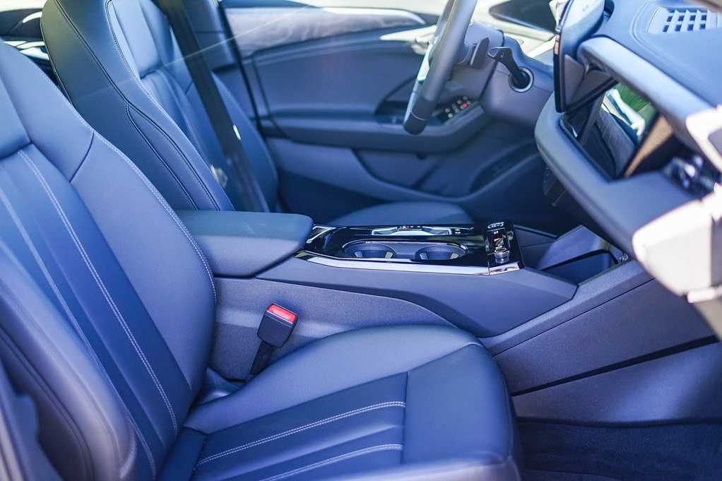 Thumbnail: 2025 Audi e-tron S - 17