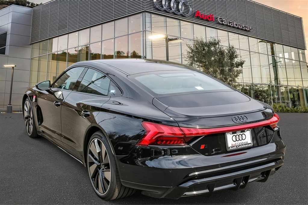 Thumbnail: 2026 Audi e-tron GT - 2