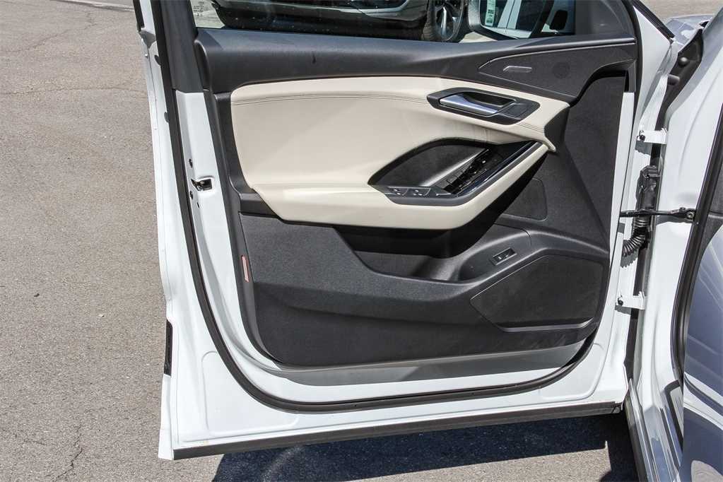 Thumbnail: 2025 Audi Q6 e-tron - 22