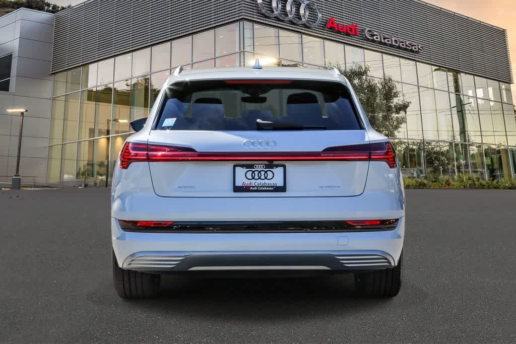 Thumbnail: 2023 Audi e-tron - 3