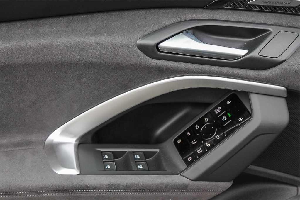 Thumbnail: 2025 Audi SQ5 - 23