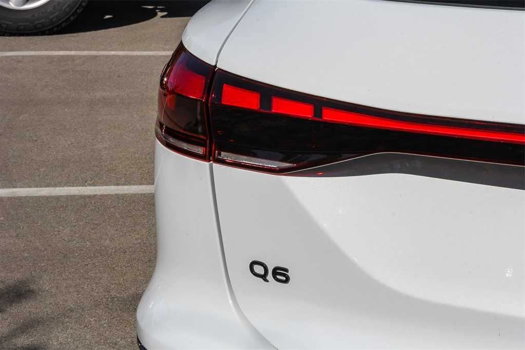 Thumbnail: 2025 Audi Q6 e-tron - 11