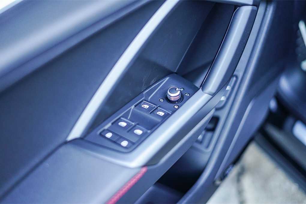 Thumbnail: 2025 Audi Q3 - 21