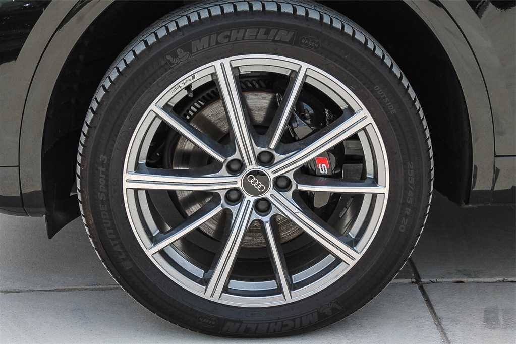 Thumbnail: 2024 Audi SQ5 - 10