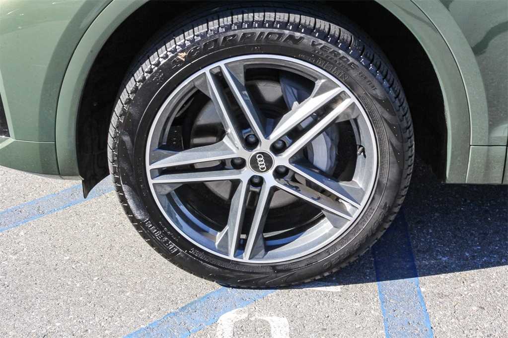 Thumbnail: 2023 Audi Q5 - 6