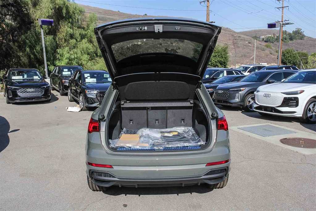 Thumbnail: 2025 Audi Q3 - 26