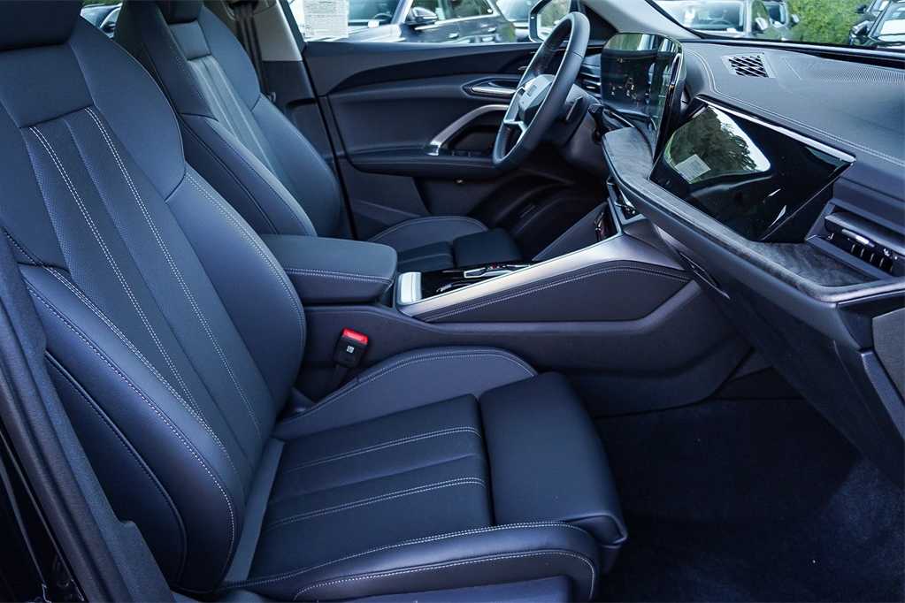 Thumbnail: 2025 Audi Q5 - 19