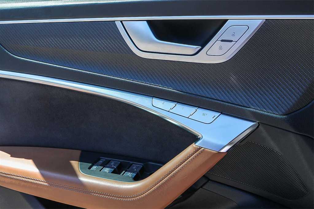 Thumbnail: 2022 Audi RS 6 - 23