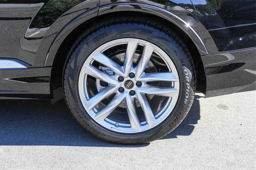 Thumbnail: 2025 Audi Q7 - 10