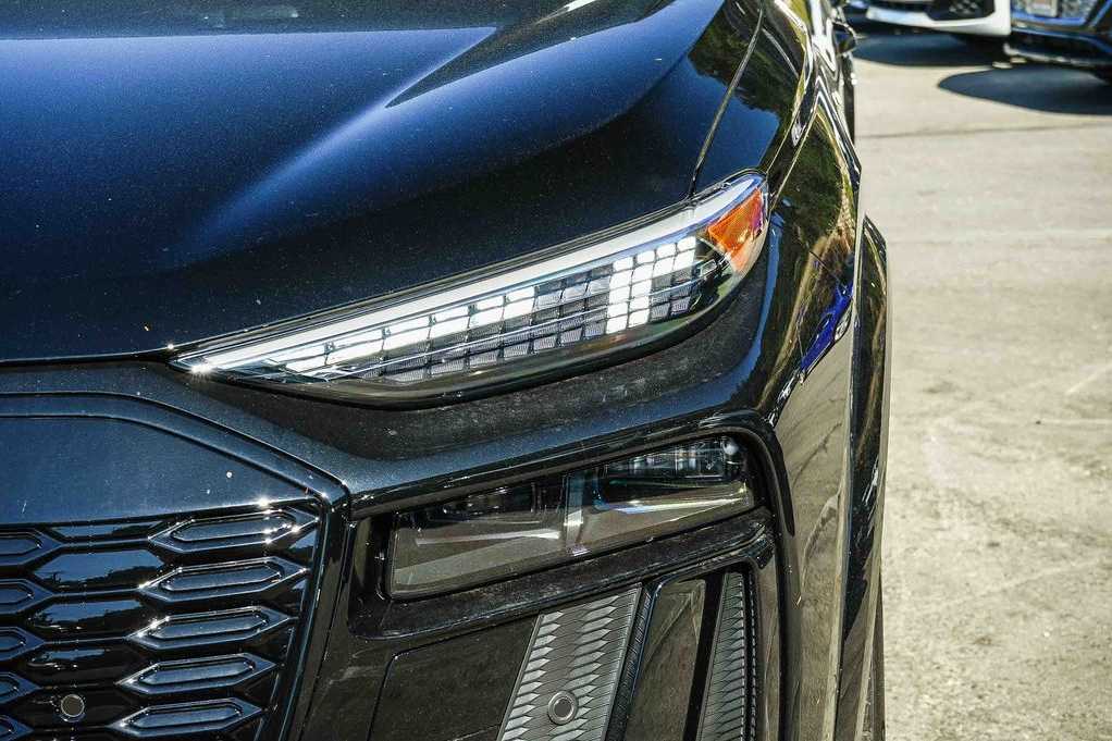 Thumbnail: 2027 Audi Q6 e-tron - 7
