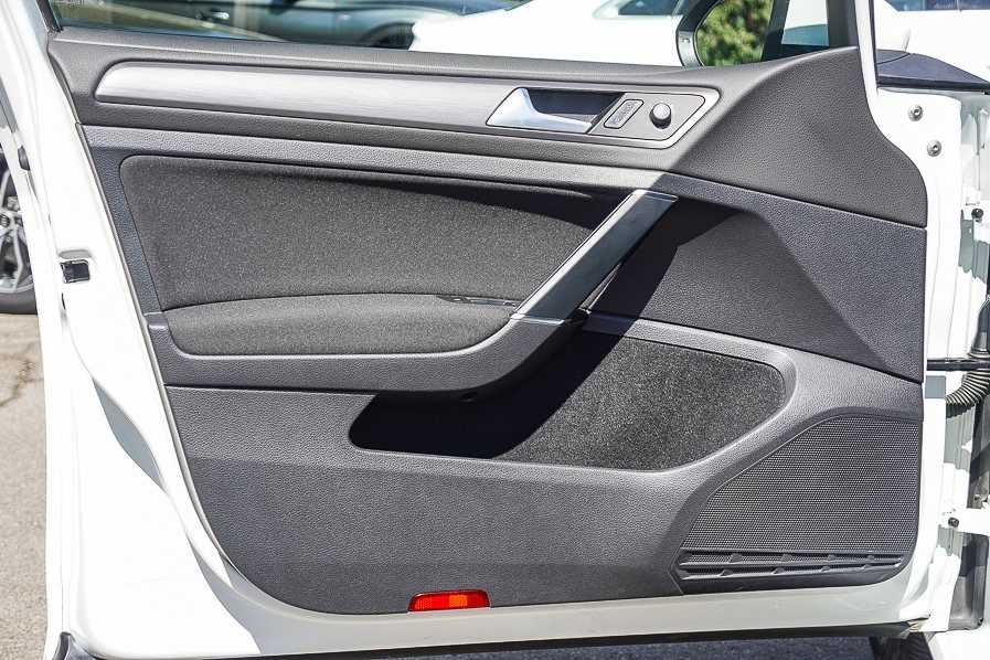 Thumbnail: 2019 Volkswagen e-Golf - 23