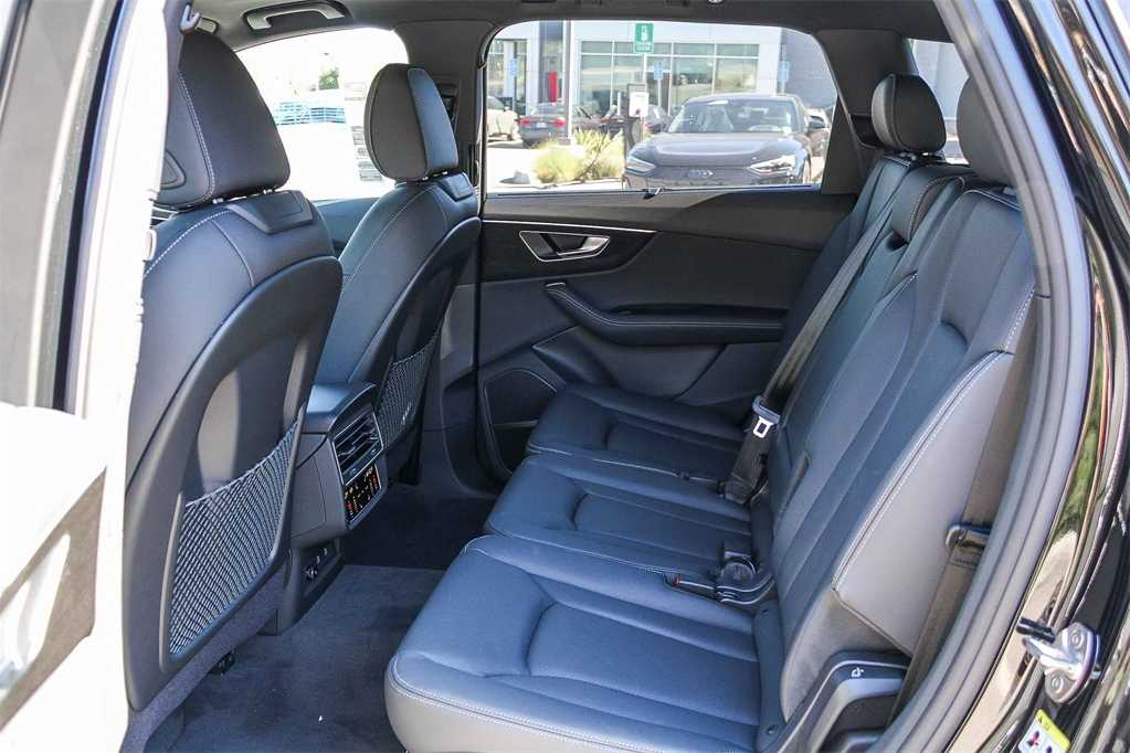 Thumbnail: 2026 Audi Q7 - 17
