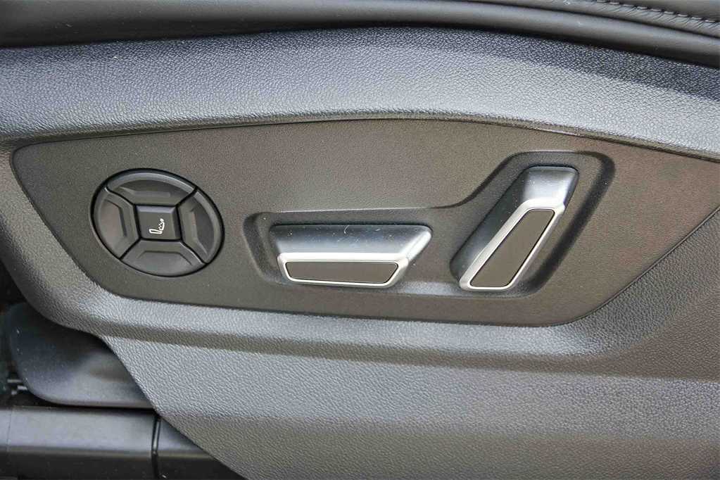 Thumbnail: 2026 Audi Q8 - 21