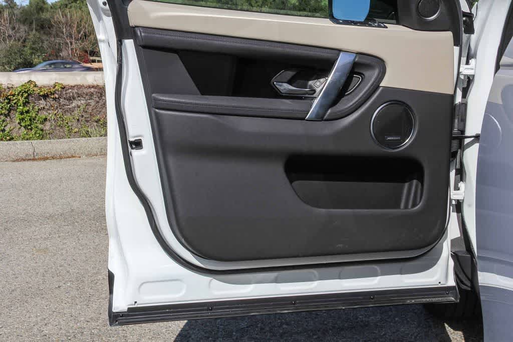 Thumbnail: 2021 Land Rover Discovery Sport - 22