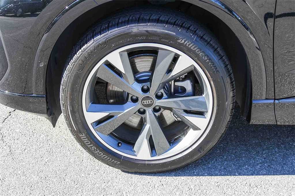 Thumbnail: 2024 Audi Q4 e-tron - 9