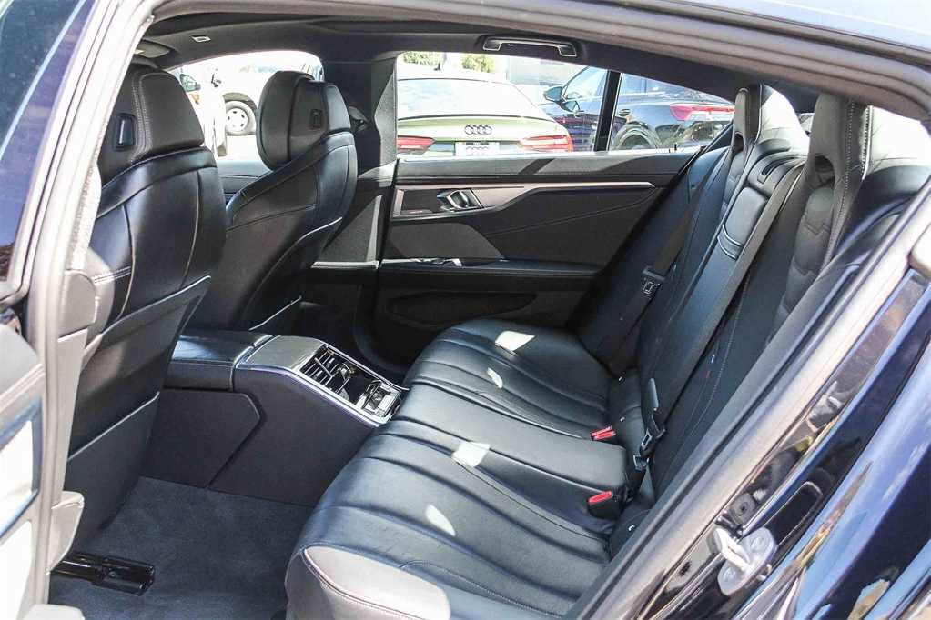 Thumbnail: 2023 BMW 8 Series - 17