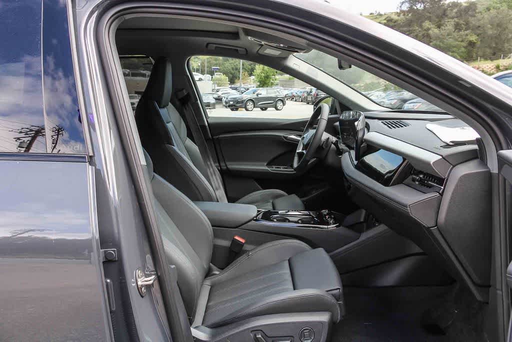 Thumbnail: 2025 Audi Q6 e-tron - 18