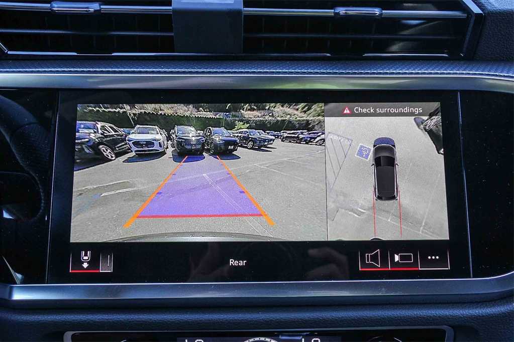 Thumbnail: 2025 Audi Q3 - 23