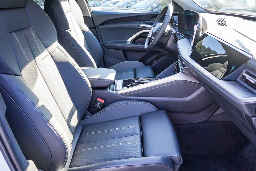 Thumbnail: 2025 Audi Q5 - 19