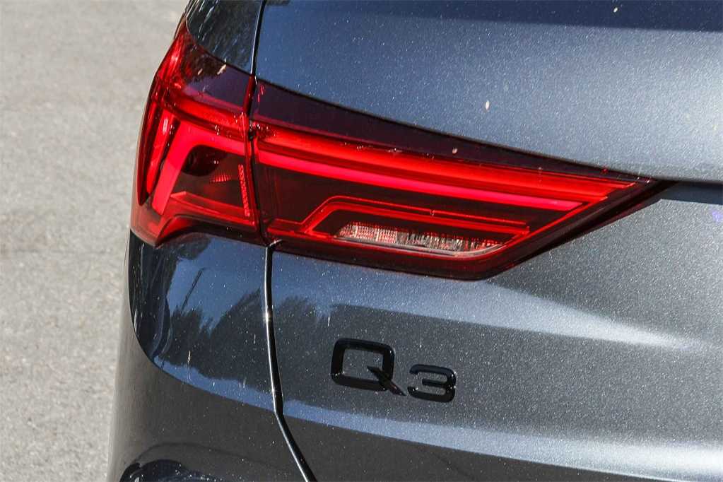 Thumbnail: 2025 Audi Q3 - 11