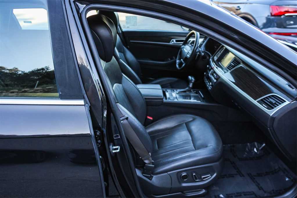 Thumbnail: 2018 Genesis G80 - 17