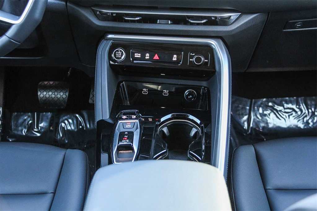 Thumbnail: 2025 Audi Q5 - 14