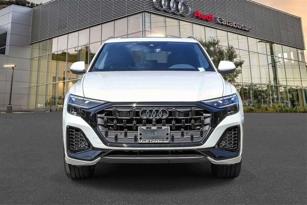Thumbnail: 2026 Audi Q8 - 6