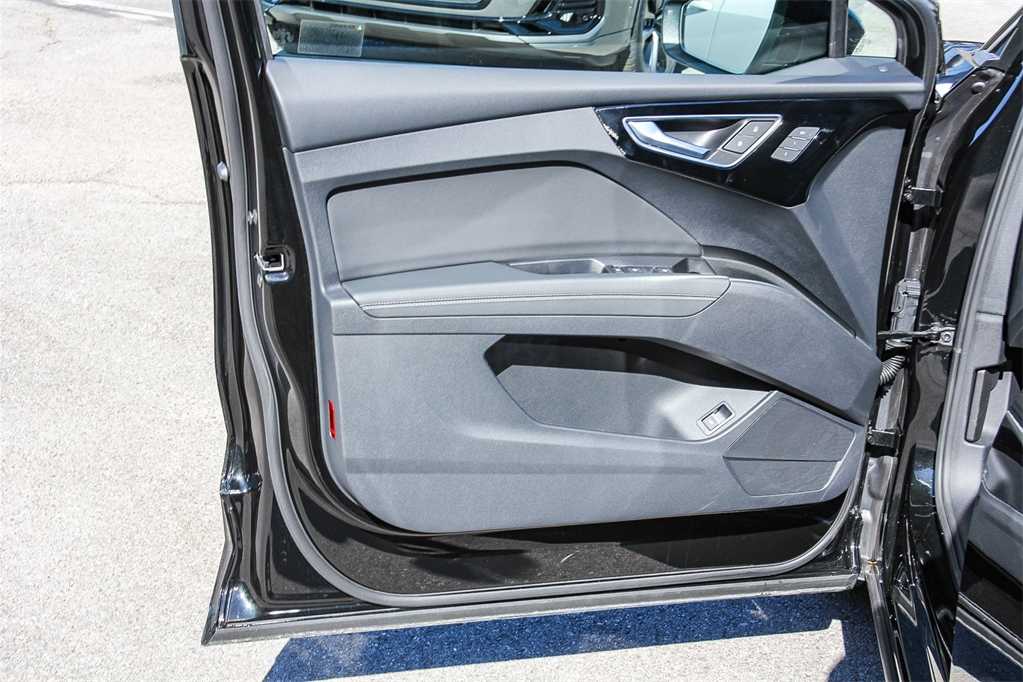 Thumbnail: 2025 Audi Q4 e-tron - 22