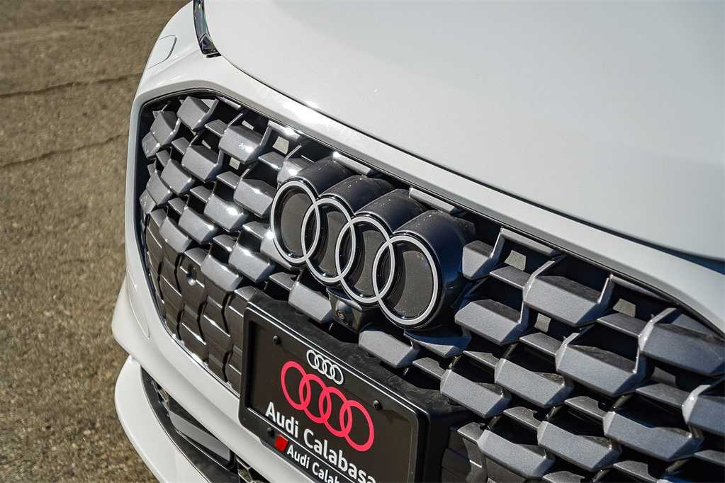 Thumbnail: 2025 Audi Q5 - 9