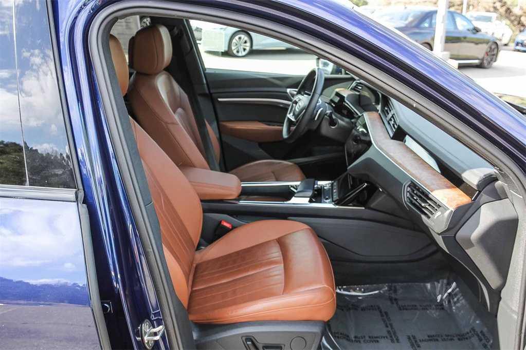 Thumbnail: 2022 Audi e-tron - 18