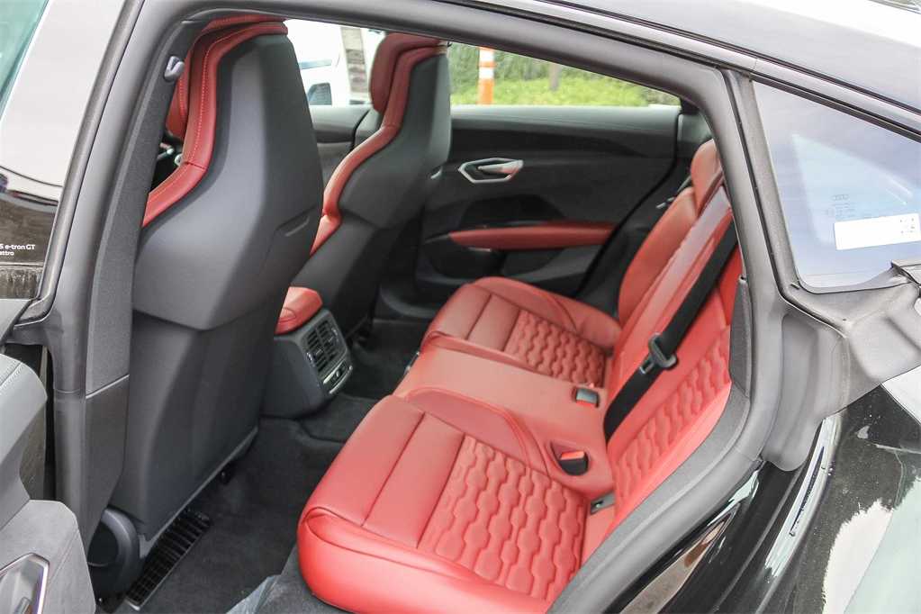 Thumbnail: 2026 Audi e-tron GT - 17