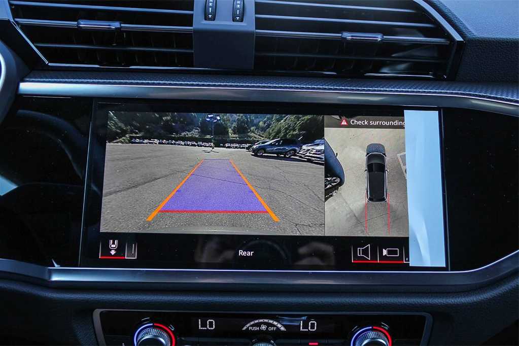 Thumbnail: 2025 Audi Q3 - 23