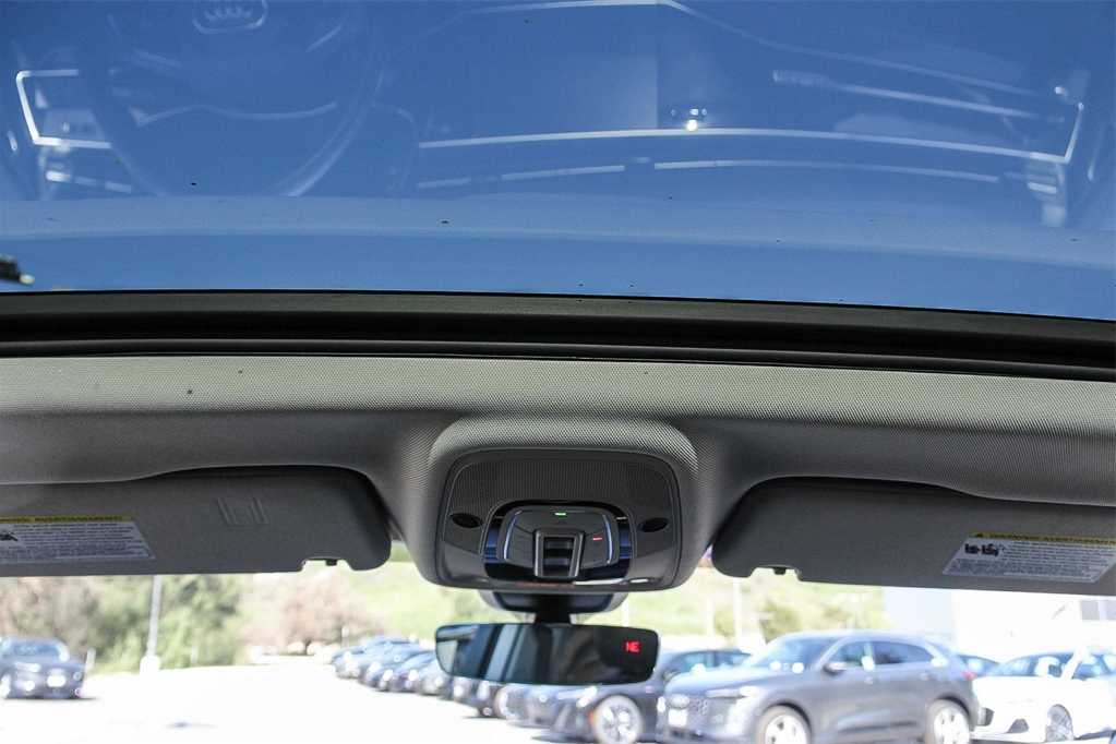 Thumbnail: 2023 Audi Q7 - 12