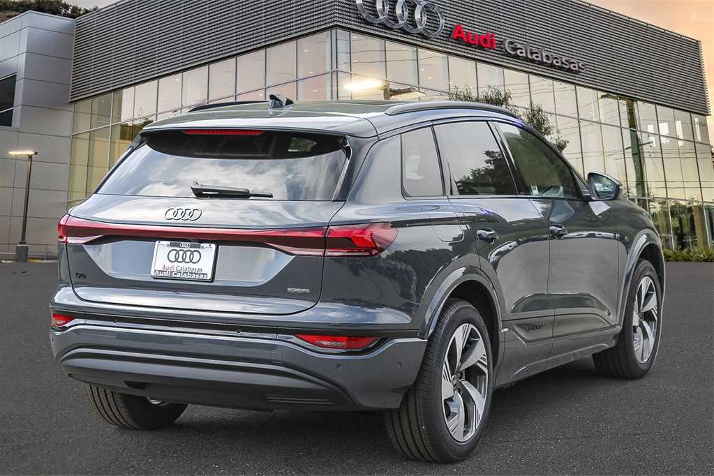 Thumbnail: 2025 Audi Q6 e-tron - 4