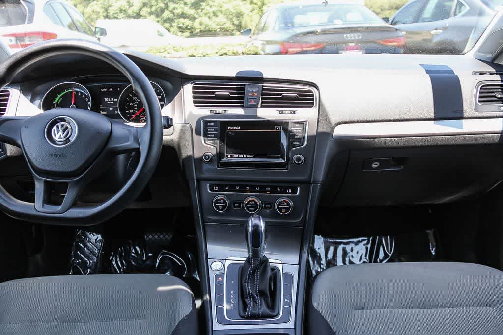 Thumbnail: 2015 Volkswagen e-Golf - 12