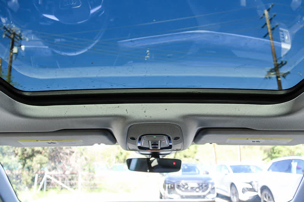 Thumbnail: 2023 Audi e-tron - 12