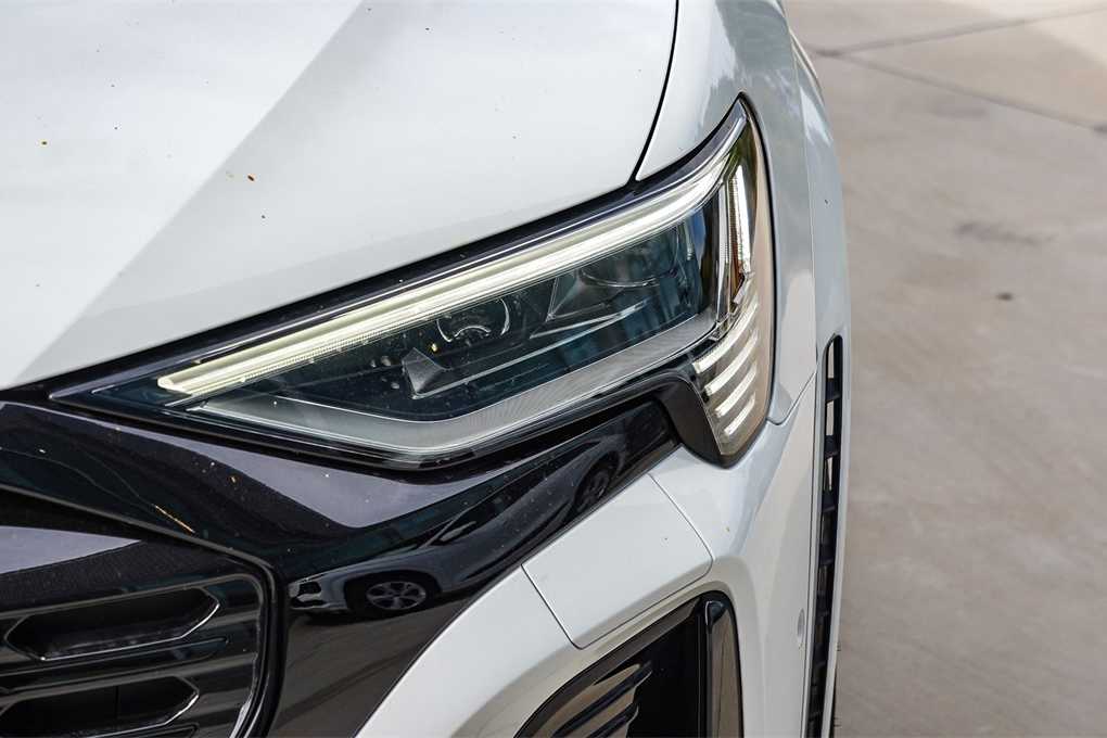 Thumbnail: 2024 Audi SQ8 e-tron - 8