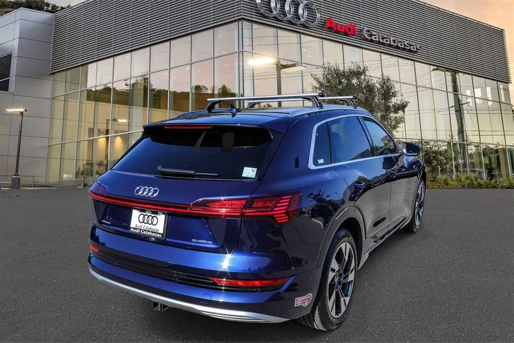Thumbnail: 2022 Audi e-tron - 4