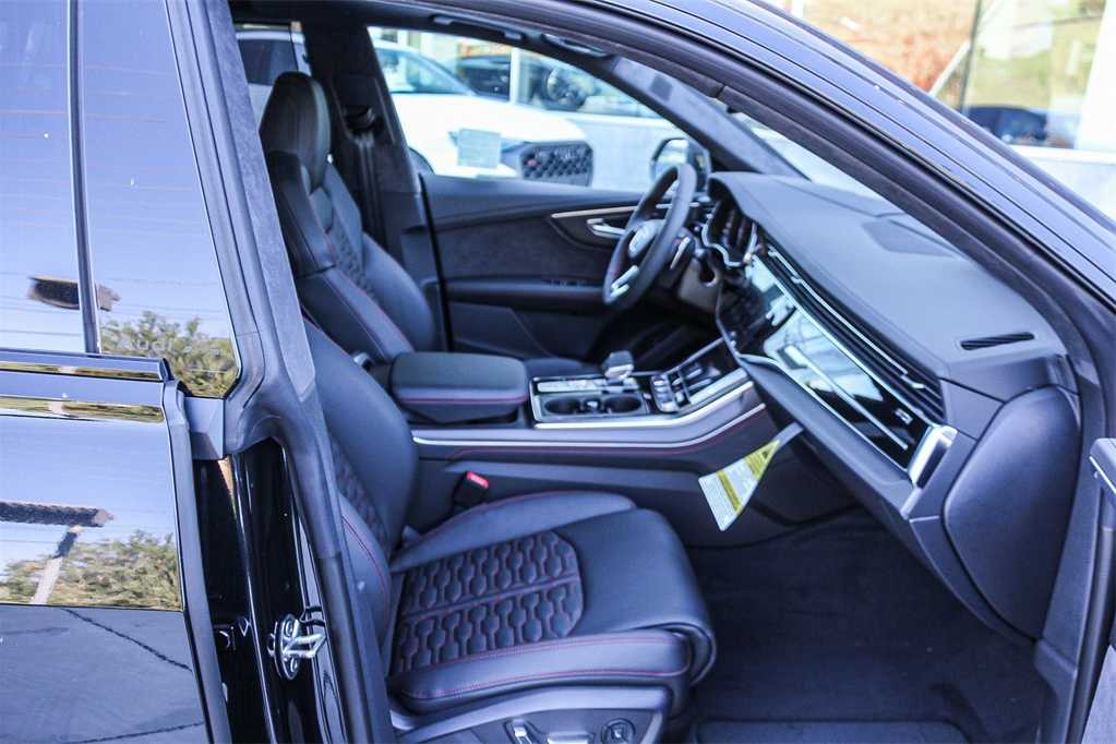 Thumbnail: 2026 Audi RS Q8 - 18