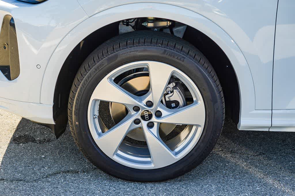 Thumbnail: 2025 Audi Q5 - 10