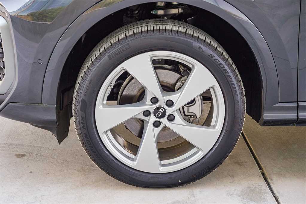 Thumbnail: 2025 Audi Q5 - 10