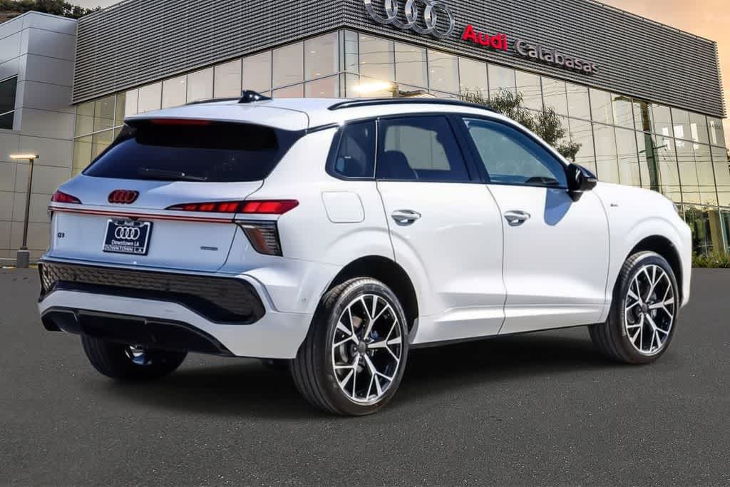 Thumbnail: 2026 Audi Q3 - 4