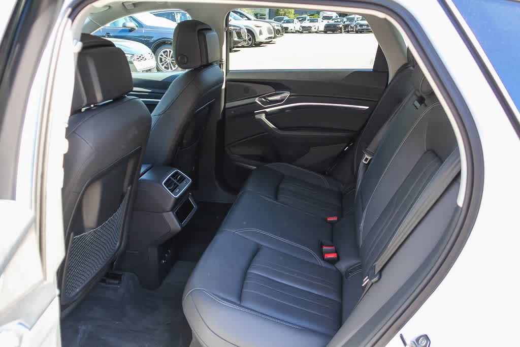 Thumbnail: 2023 Audi e-tron - 17