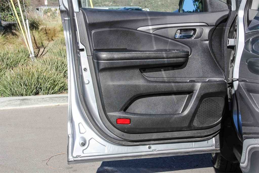 Thumbnail: 2017 Honda Ridgeline - 21