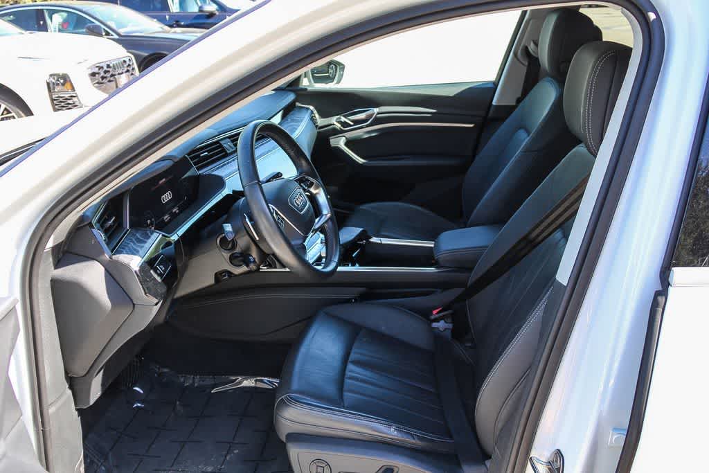 Thumbnail: 2023 Audi e-tron - 19