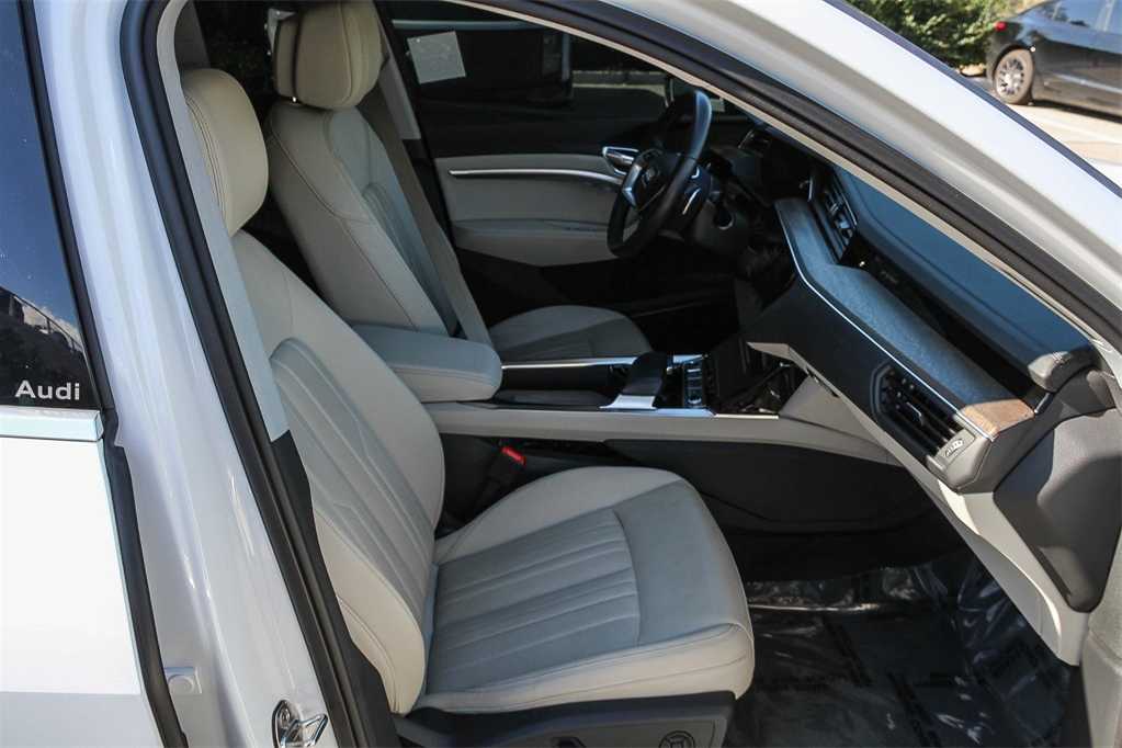 Thumbnail: 2024 Audi Q8 e-tron - 18