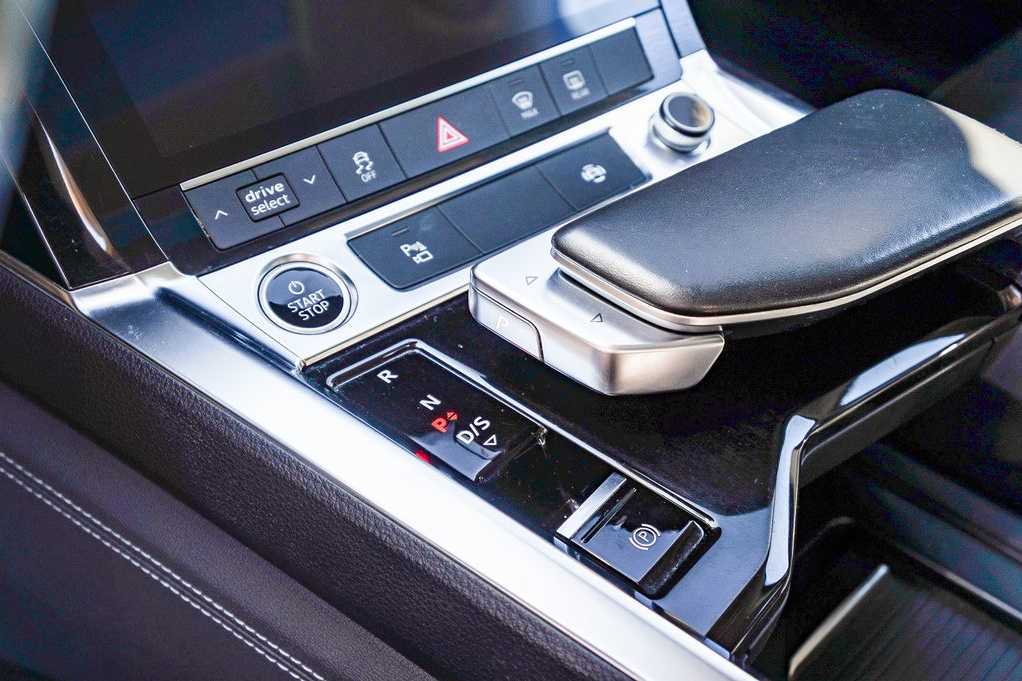 Thumbnail: 2022 Audi e-tron - 22