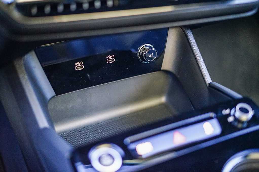 Thumbnail: 2025 Audi e-tron S - 24