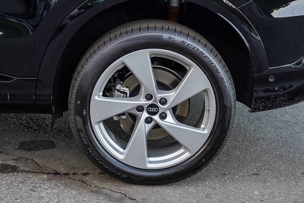 Thumbnail: 2025 Audi Q5 - 11